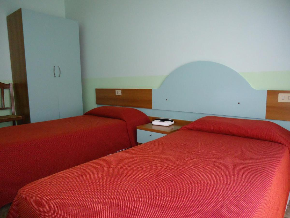 Motel Boston Silvi Marina Εξωτερικό φωτογραφία