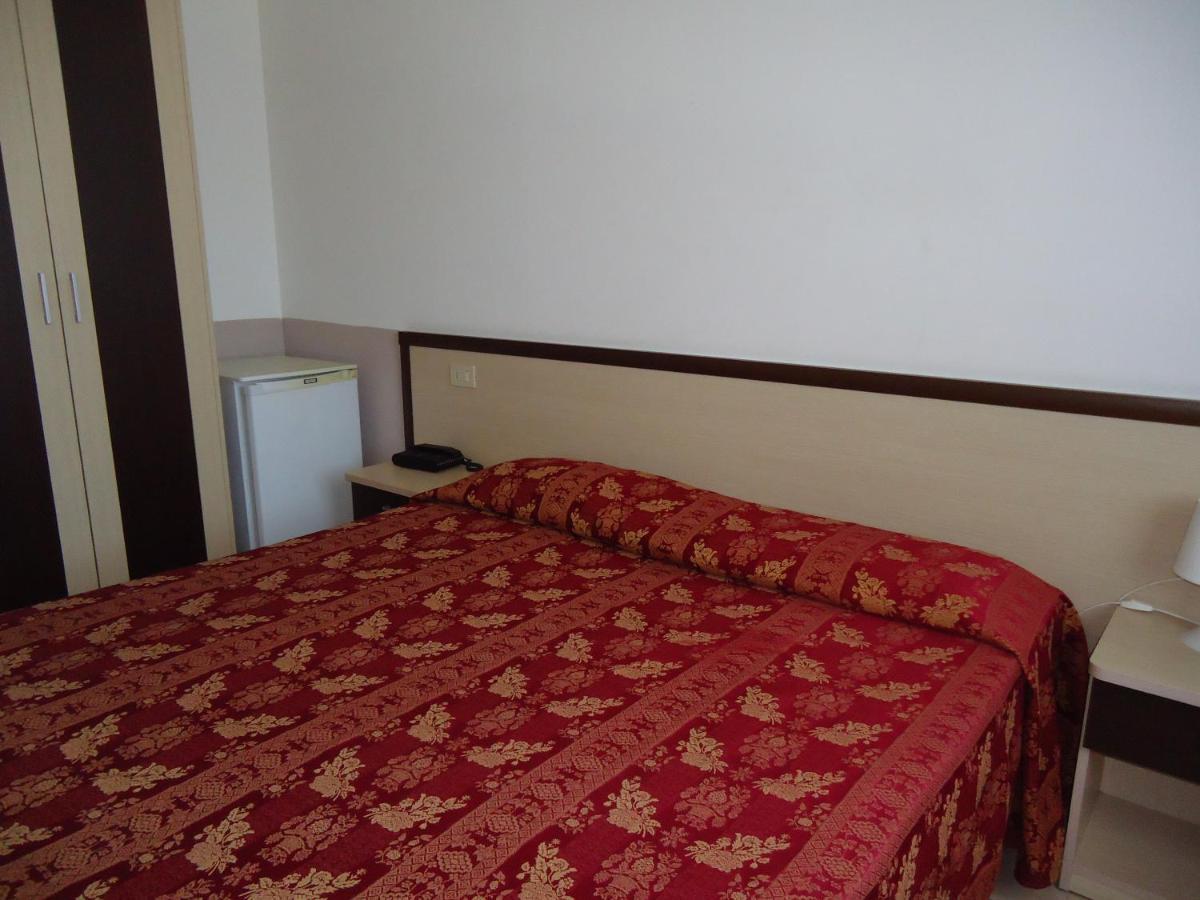 Motel Boston Silvi Marina Εξωτερικό φωτογραφία