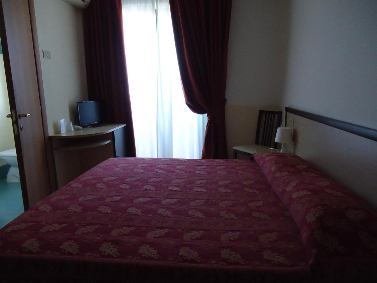 Motel Boston Silvi Marina Εξωτερικό φωτογραφία