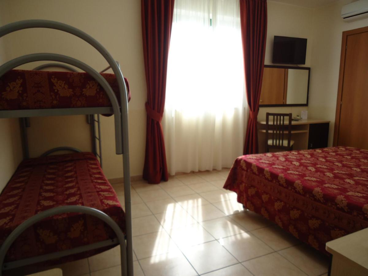 Motel Boston Silvi Marina Εξωτερικό φωτογραφία