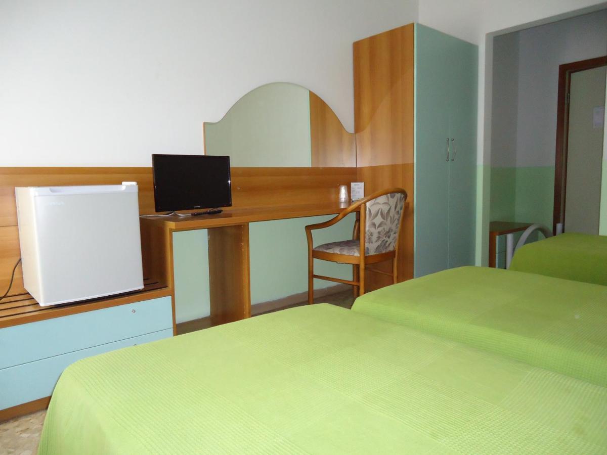 Motel Boston Silvi Marina Εξωτερικό φωτογραφία