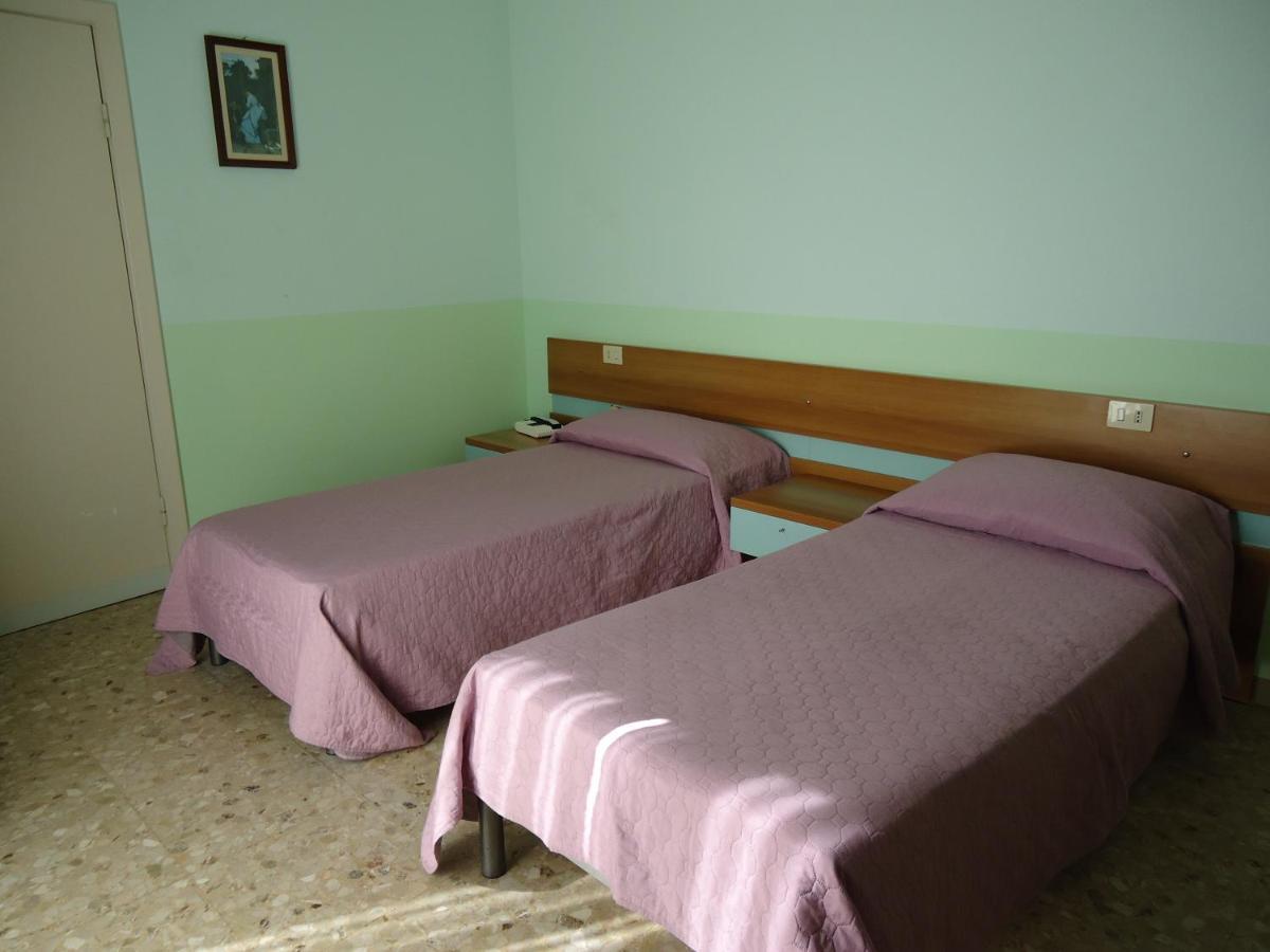 Motel Boston Silvi Marina Εξωτερικό φωτογραφία