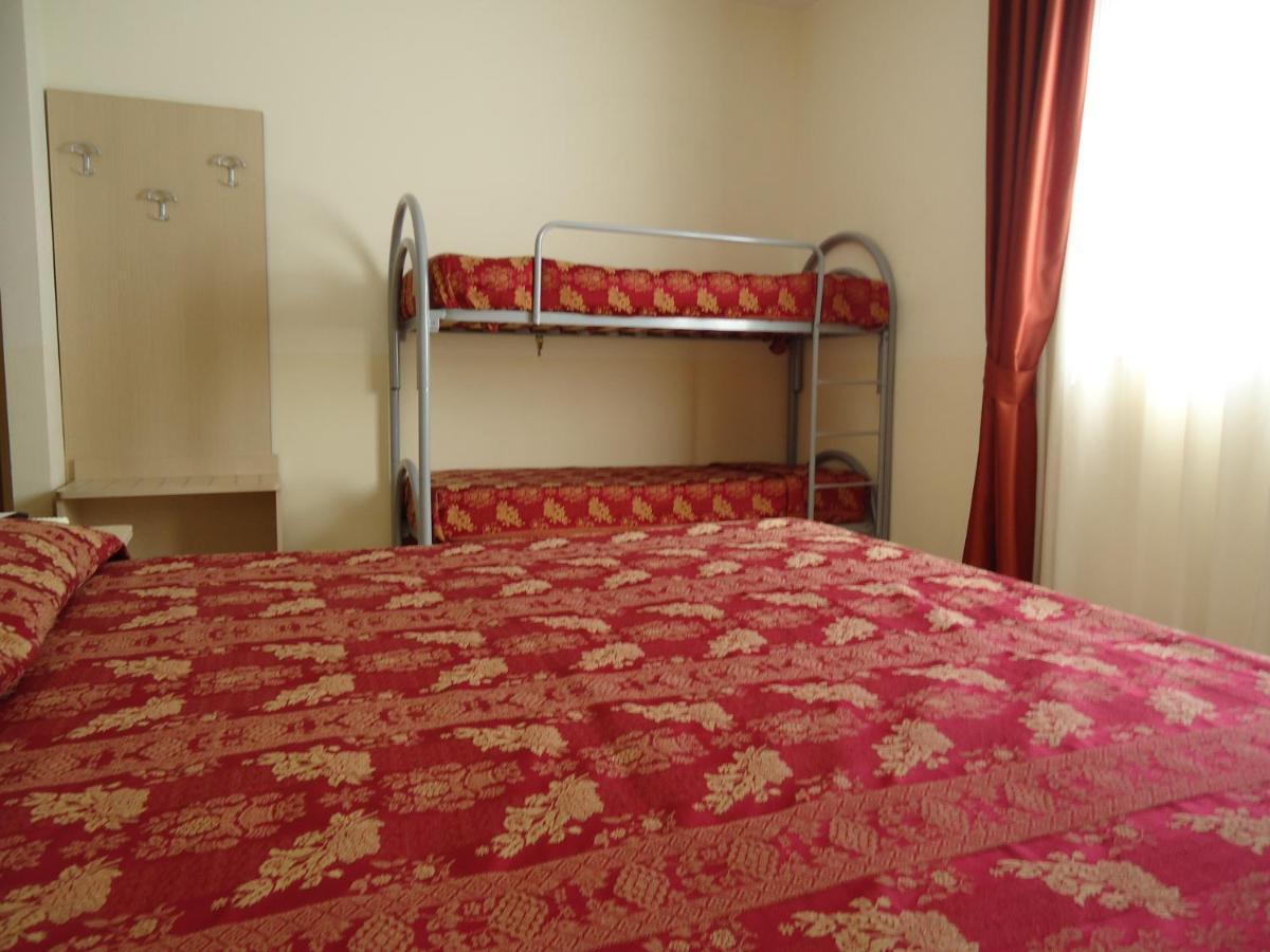Motel Boston Silvi Marina Εξωτερικό φωτογραφία