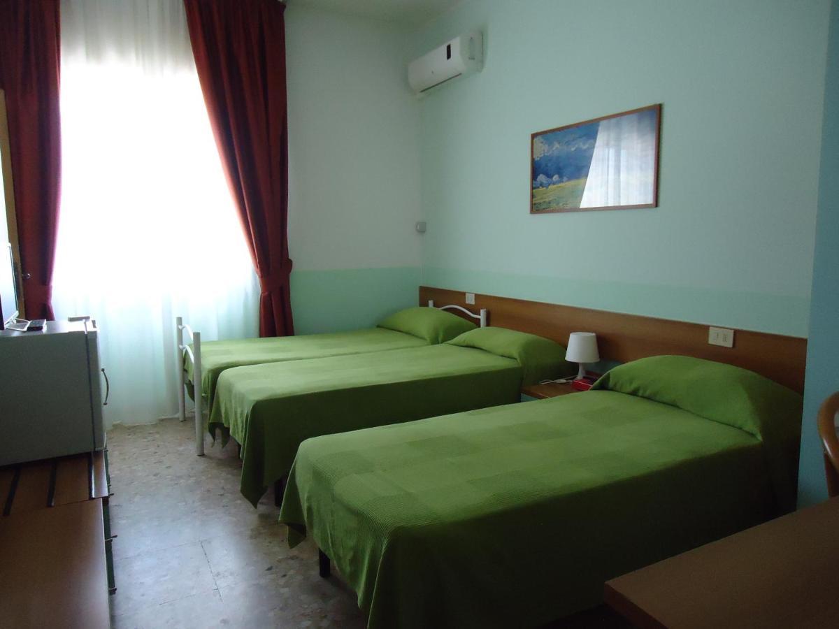 Motel Boston Silvi Marina Εξωτερικό φωτογραφία