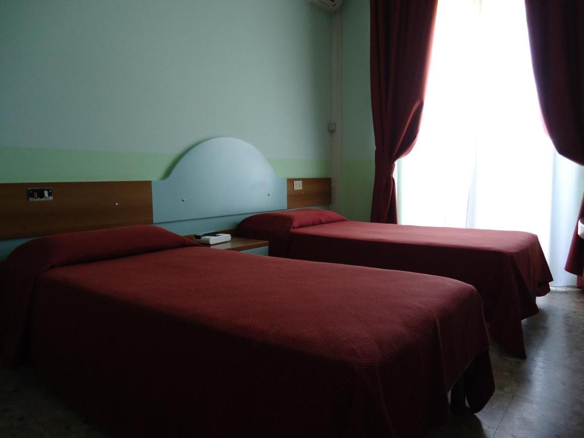 Motel Boston Silvi Marina Εξωτερικό φωτογραφία