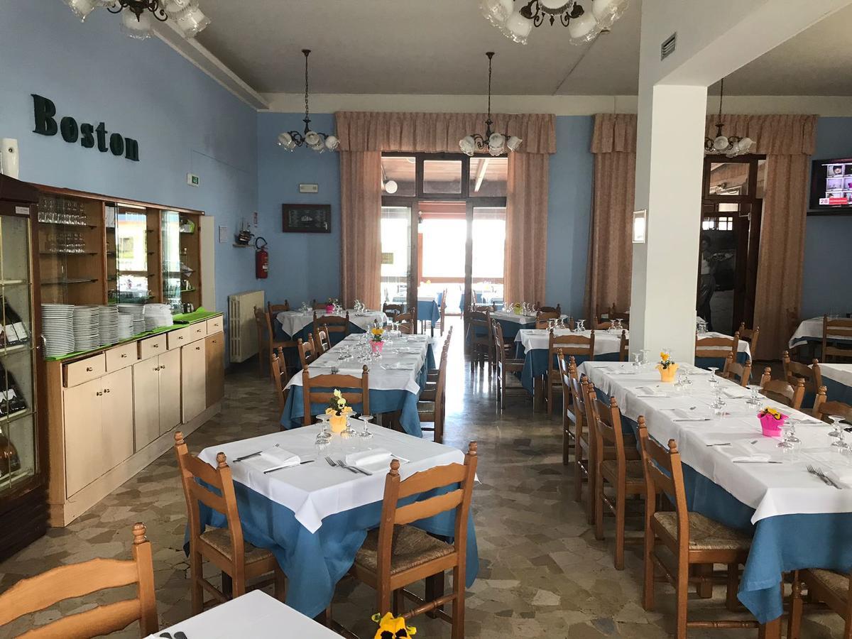 Motel Boston Silvi Marina Εξωτερικό φωτογραφία