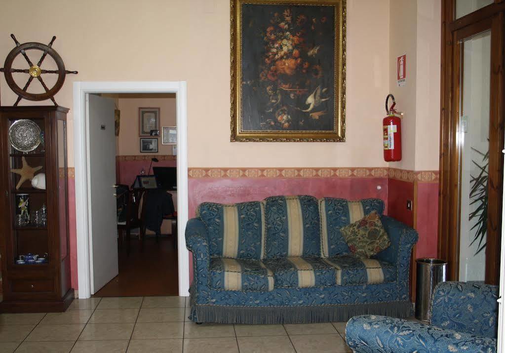 Motel Boston Silvi Marina Εξωτερικό φωτογραφία