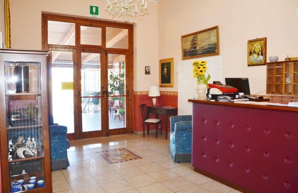 Motel Boston Silvi Marina Εξωτερικό φωτογραφία